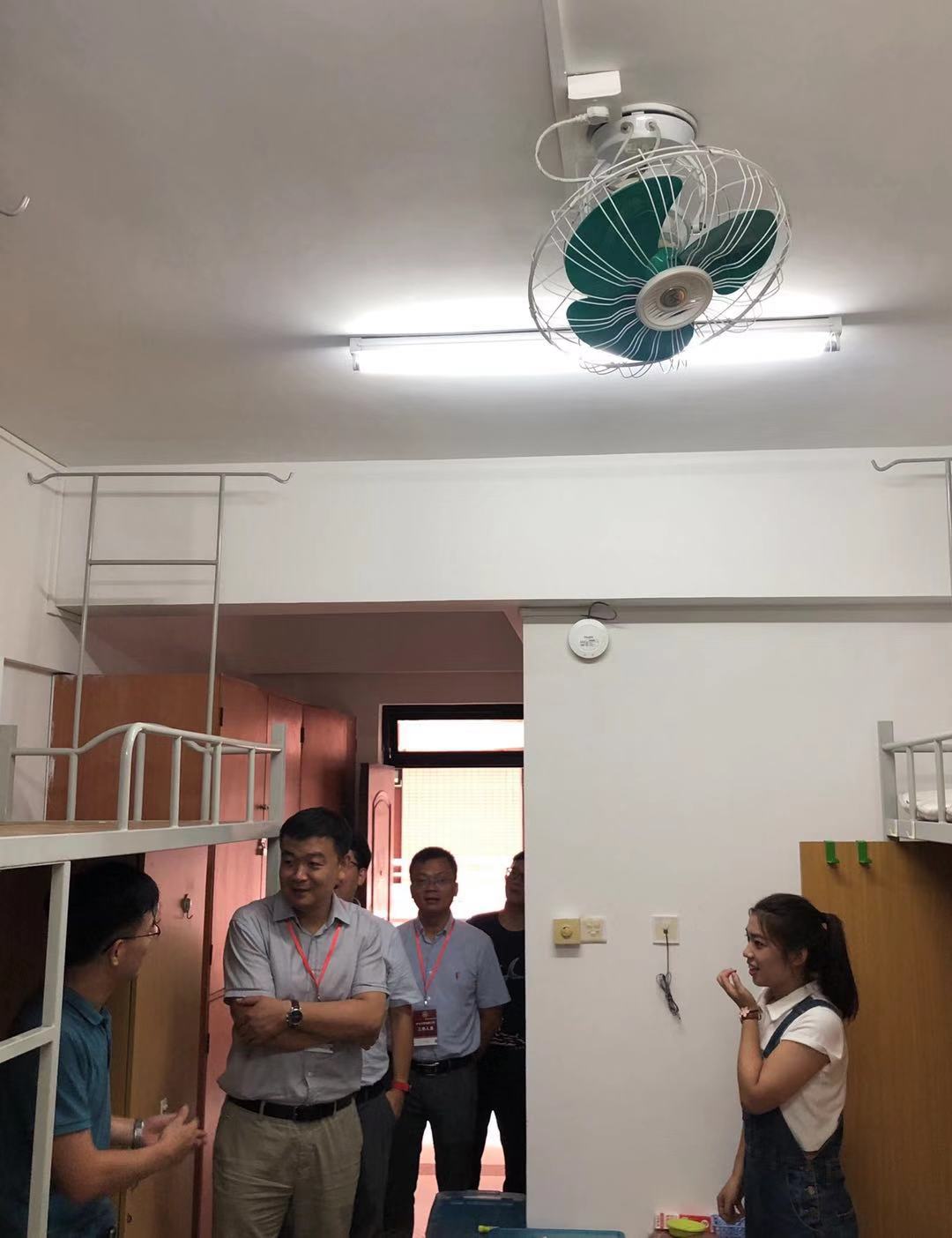 304am永利领导们走访新生宿舍